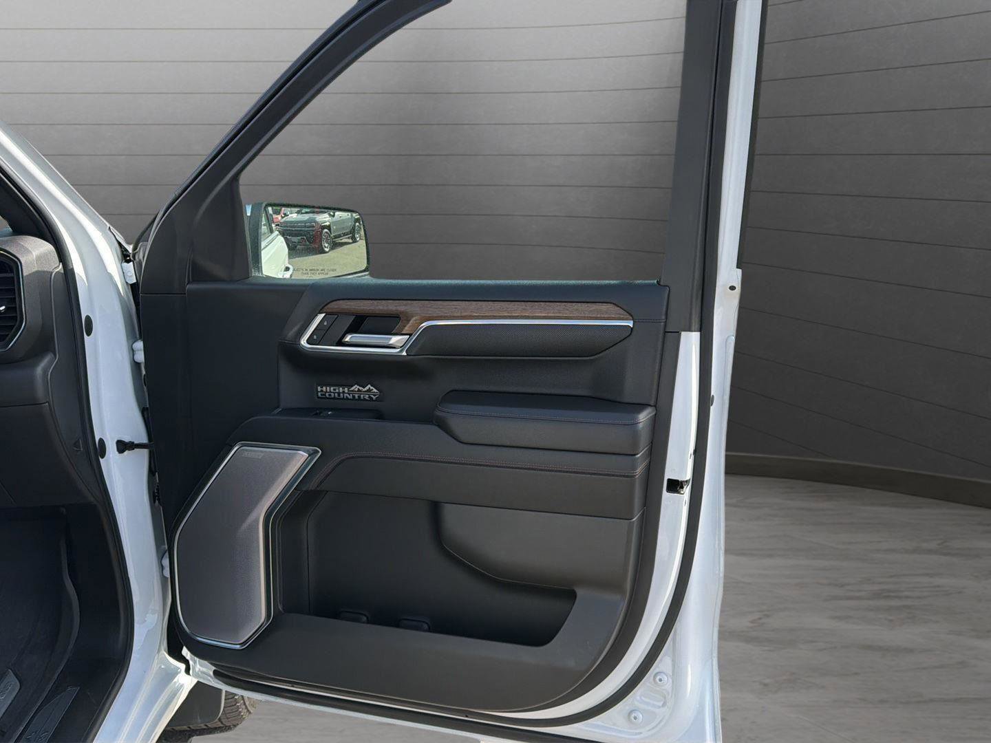 Used 2022 Chevrolet Silverado 1500 High Country w/ High Country Premium Package image 14