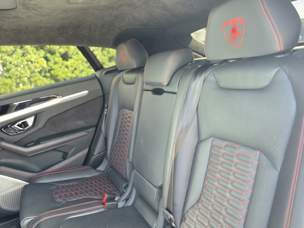 Used 2022 Lamborghini Urus AWD/4WD image 11