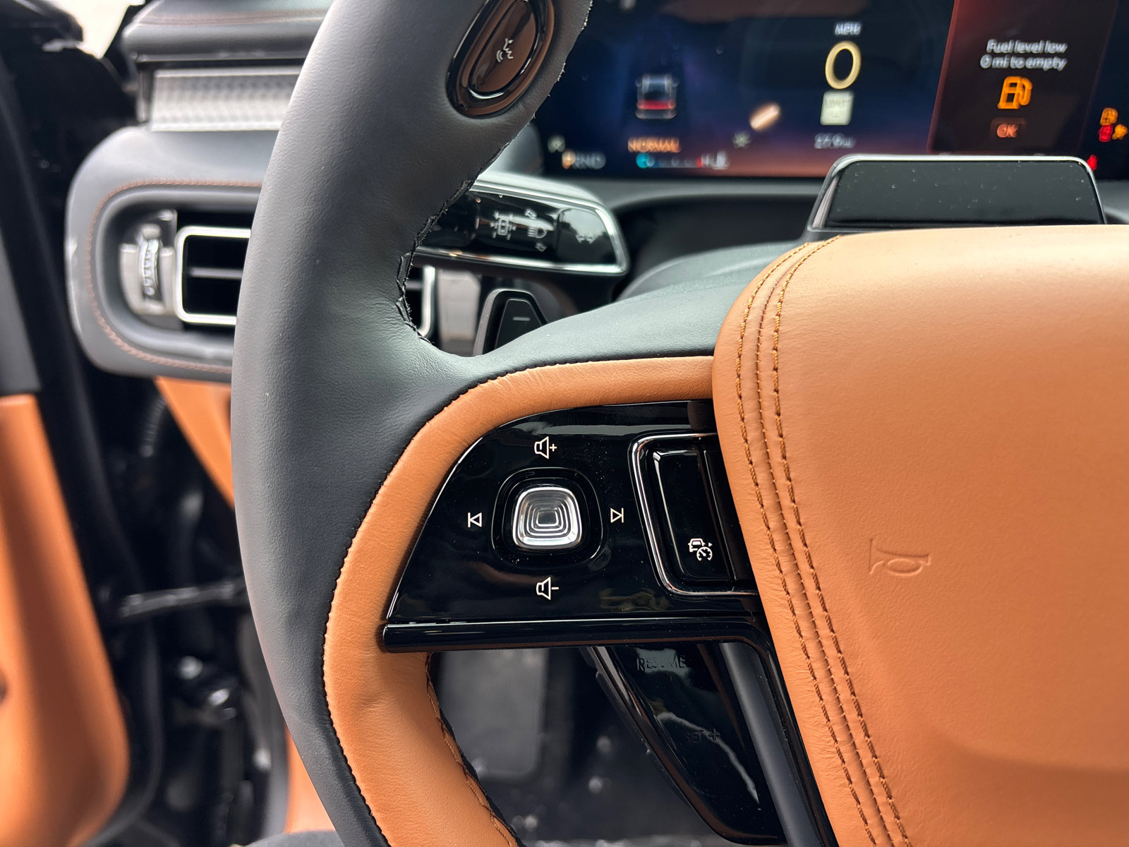 New 2026 Lincoln Aviator Black Label w/ Dynamic Handling Package image 17