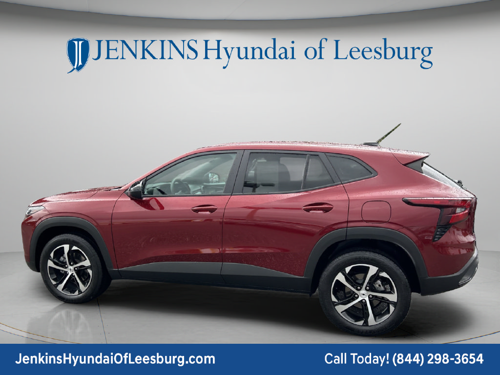 Used 2025 Chevrolet Trax RS w/ Driver Confidence Package FWD image 8