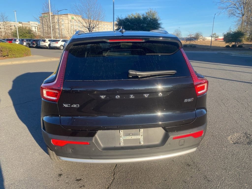 Used 2024 Volvo XC40 B5 Core image 6