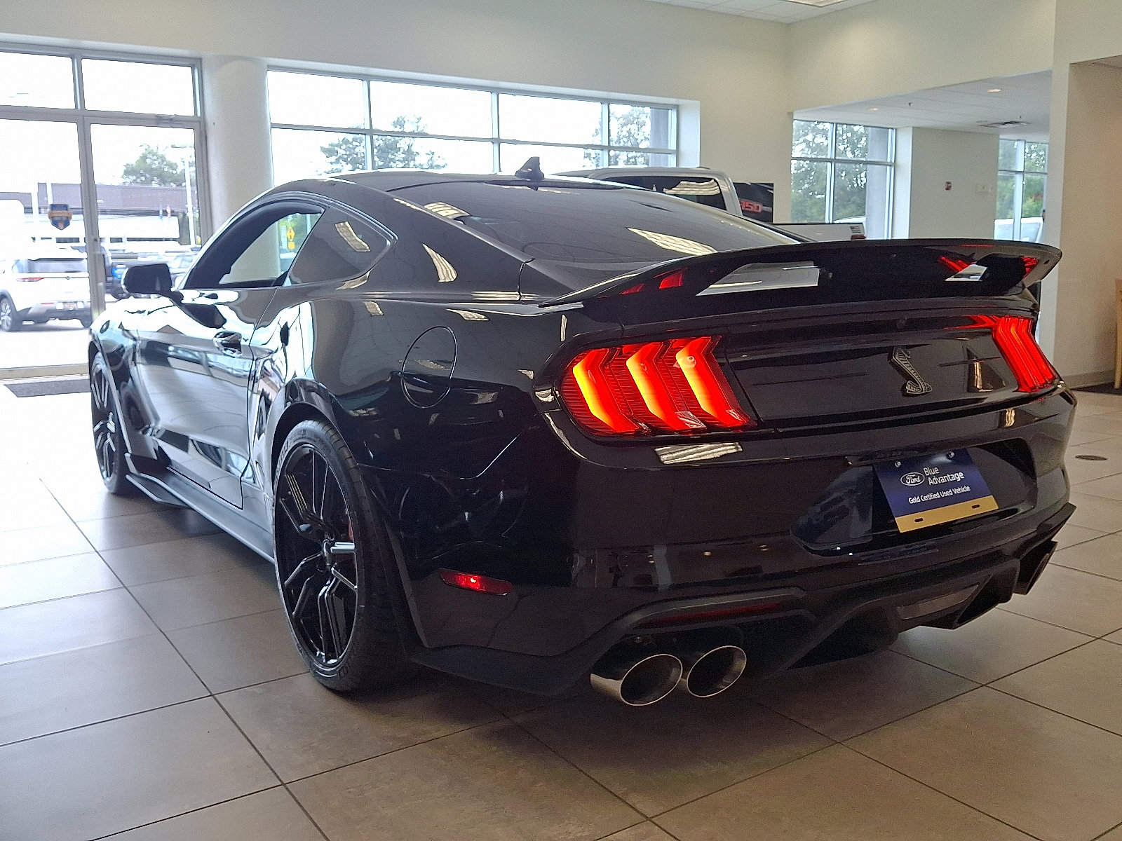 Certified 2022 Ford Mustang Shelby GT500 w/ Technology Package image 7