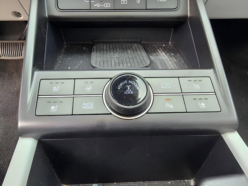 Used 2024 Hyundai Kona Limited image 19