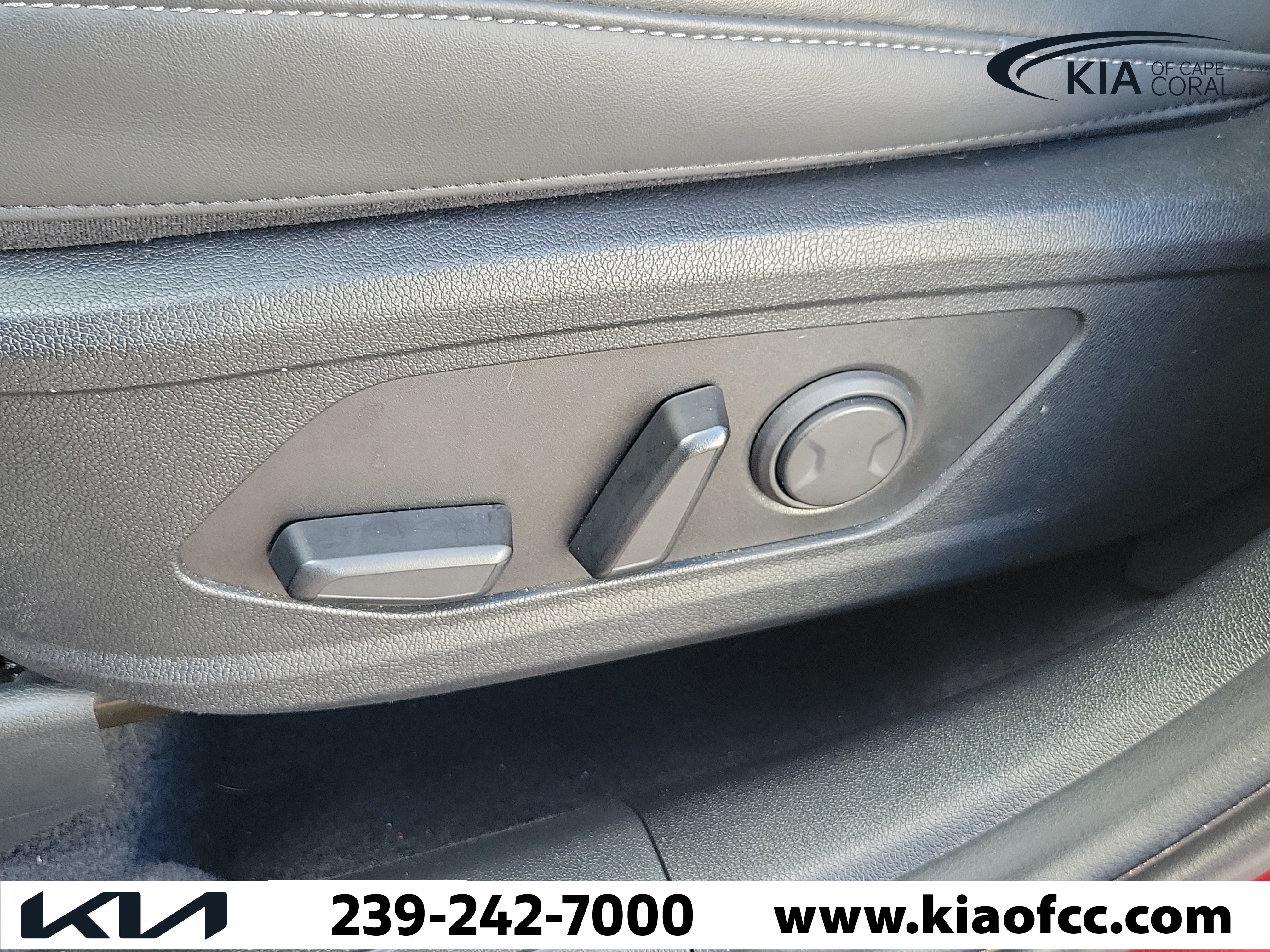 Certified 2025 Kia Sorento S FWD image 22