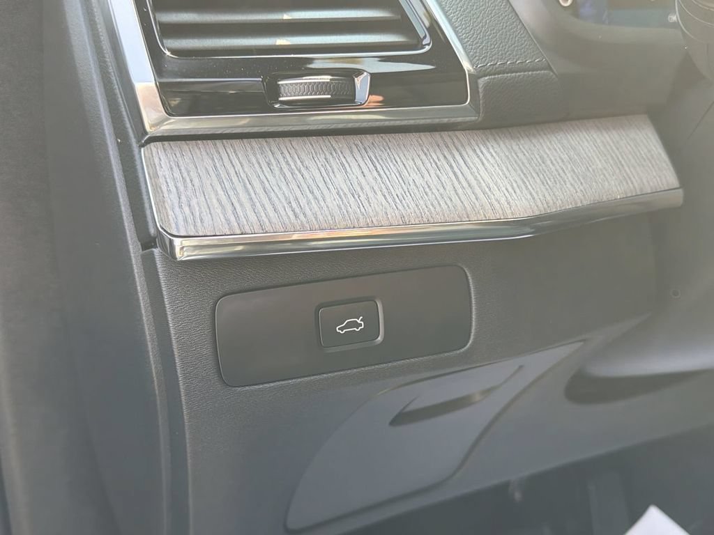 Certified 2023 Volvo XC90 B6 Ultimate AWD/4WD image 17