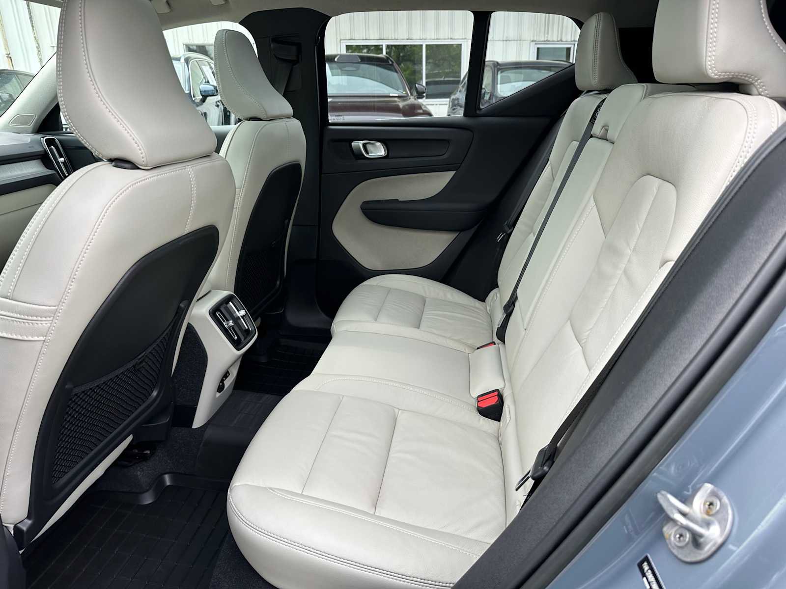 Certified 2023 Volvo XC40 B5 Plus w/ Protection Package Premier AWD/4WD image 16