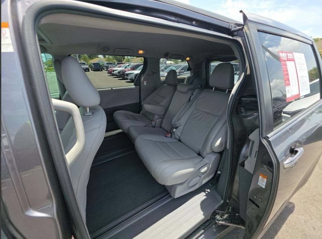 Used 2019 Toyota Sienna XLE FWD image 9