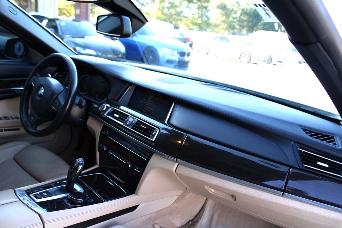 Used 2015 BMW 750Li RWD image 15