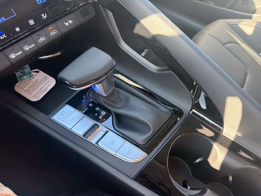 New 2026 Hyundai Elantra Limited FWD image 32
