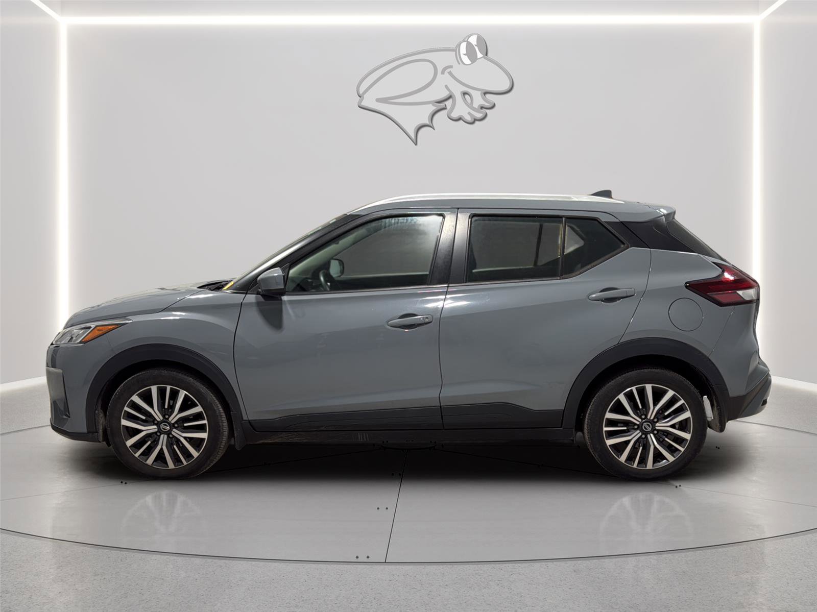 Used 2021 Nissan Kicks SV FWD image 2