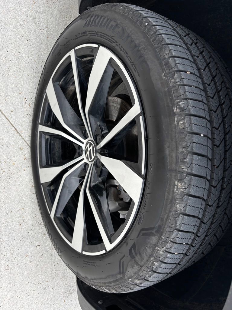 Used 2024 Volkswagen Atlas Cross Sport SEL Premium R-Line image 22