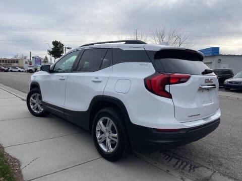 Used 2018 GMC Terrain SLE w/ Driver Convenience Package image 2