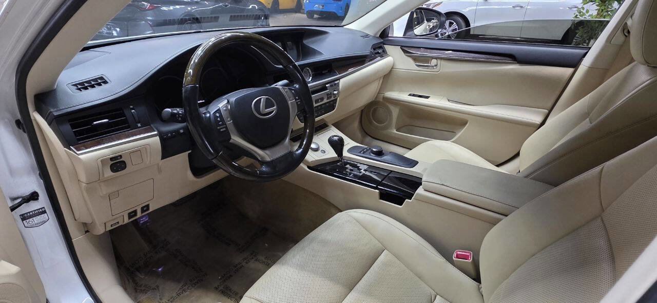 Used 2015 Lexus ES 350 w/ Premium Package image 16