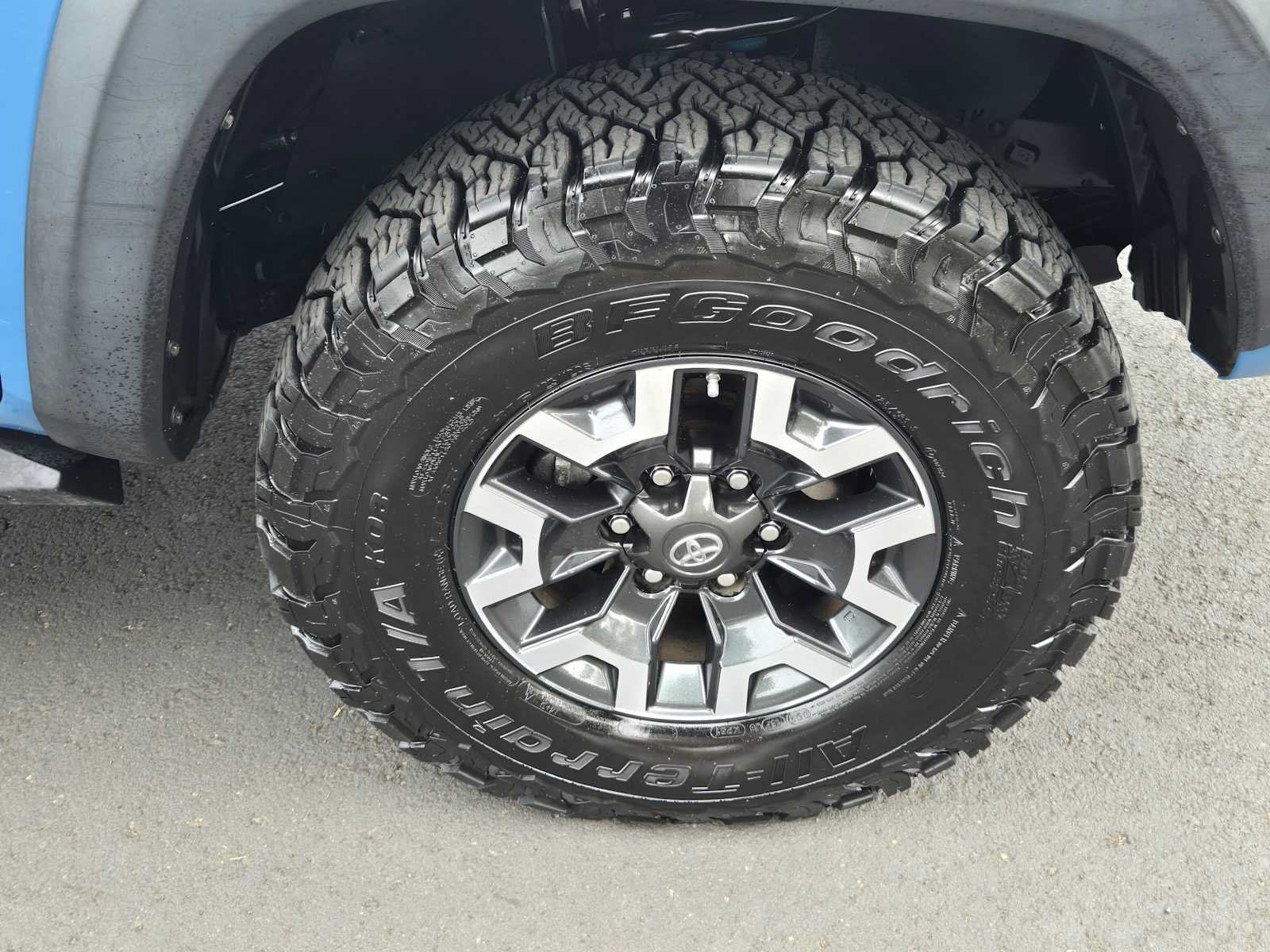 Used 2019 Toyota Tacoma TRD Off-Road AWD/4WD image 9