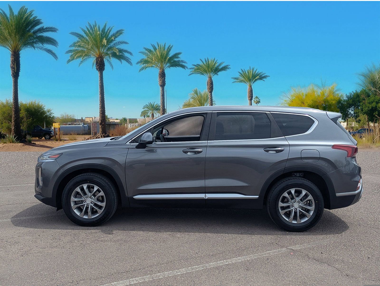 Used 2019 Hyundai Santa Fe SE FWD image 2