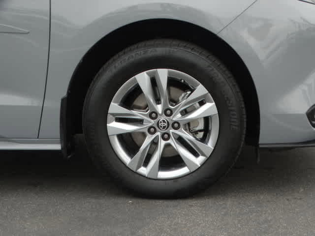 Certified 2023 Toyota Sienna XLE Woodland Edition image 8