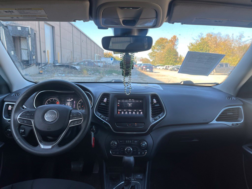 Used 2021 Jeep Cherokee Latitude FWD image 14