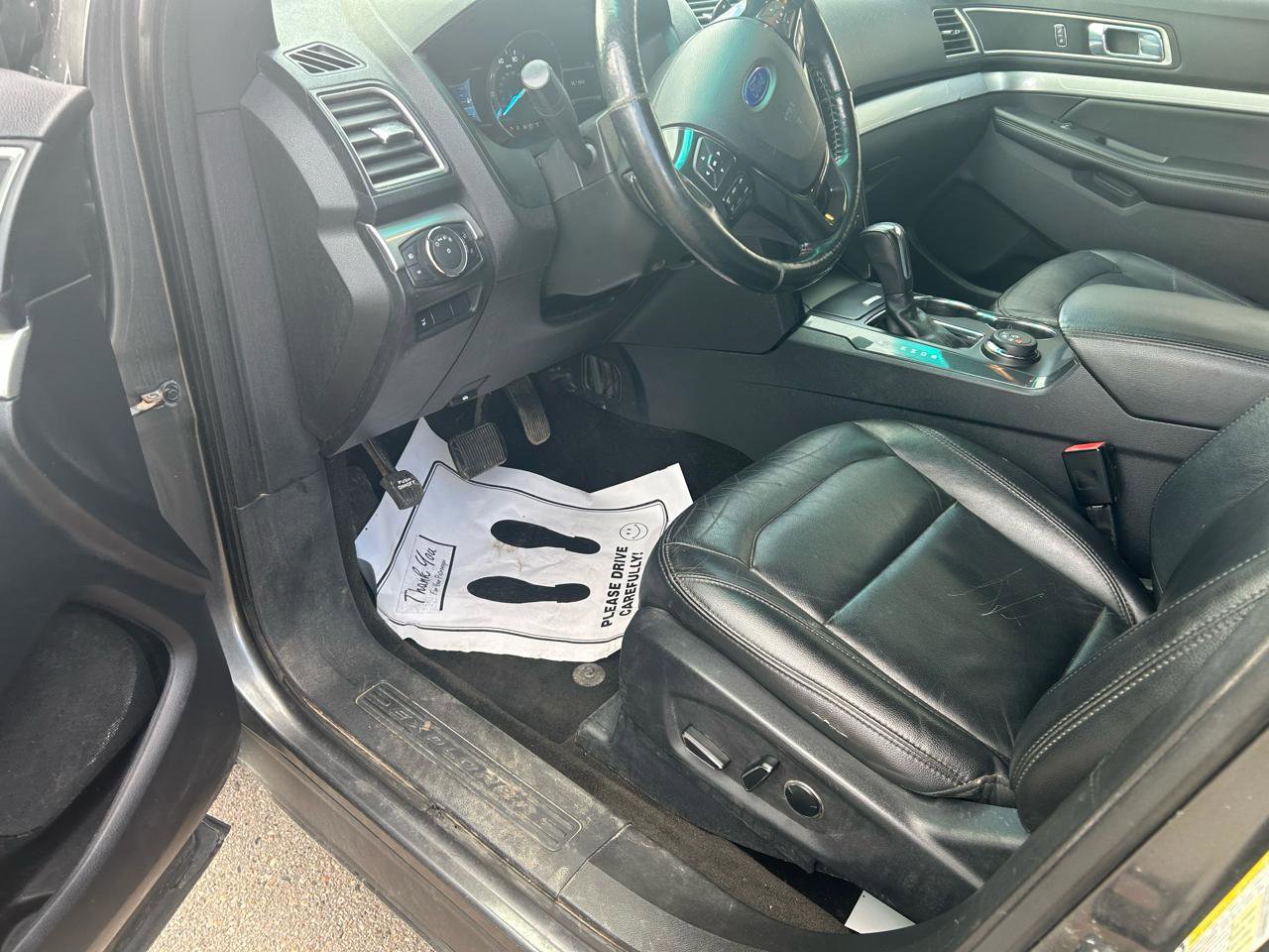 Used 2017 Ford Explorer XLT w/ Equipment Group 202A image 10