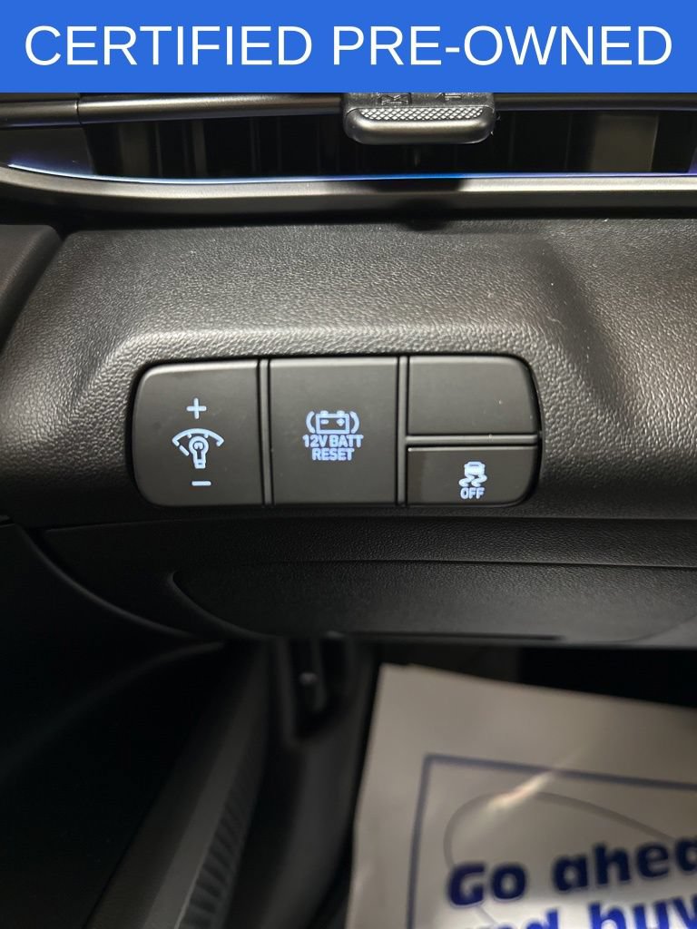 Used 2025 Hyundai Elantra SEL FWD image 8