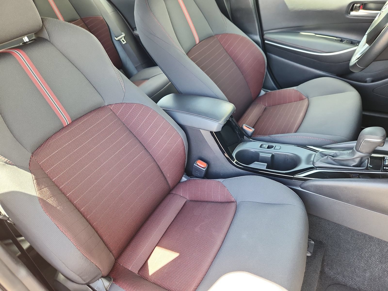 Used 2025 Toyota Corolla SE FWD image 15