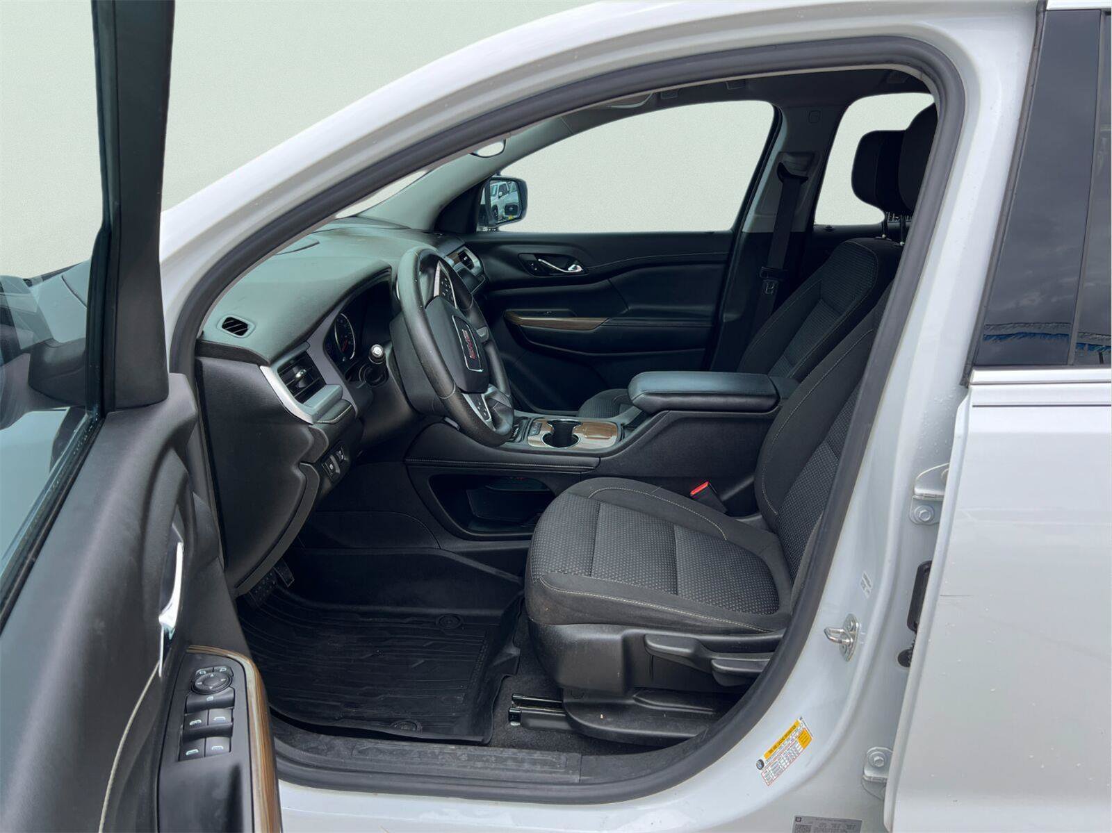 Used 2021 GMC Acadia SLE w/ LPO, Floor Liner Package FWD image 9