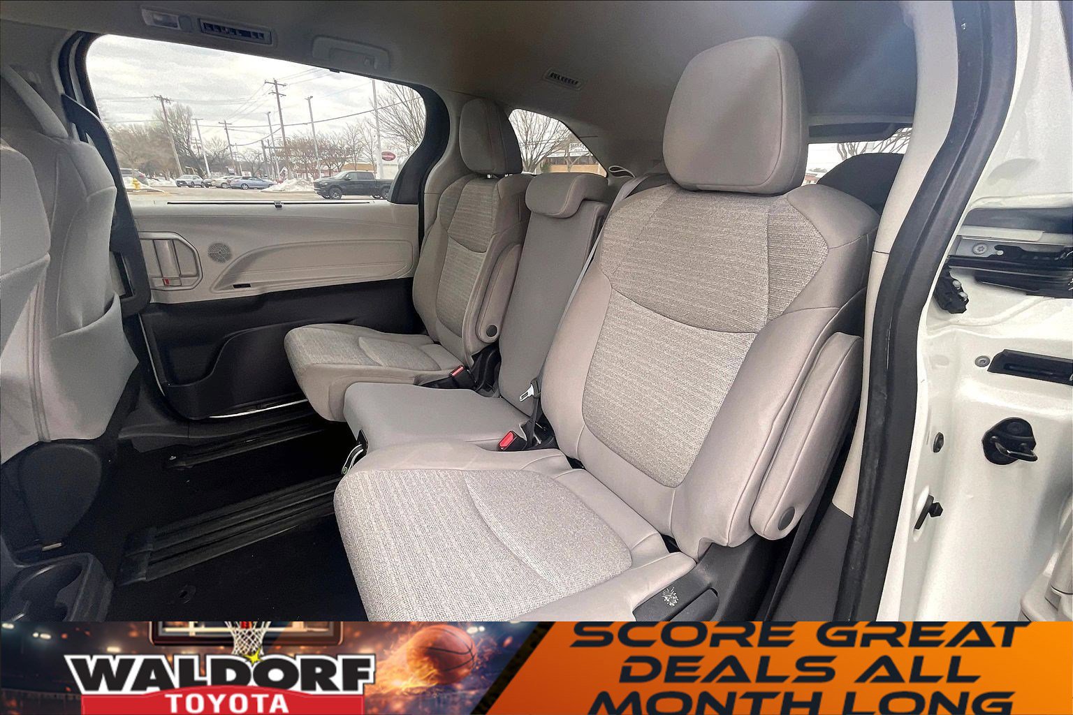 Used 2023 Toyota Sienna LE w/ LE Plus Package image 31