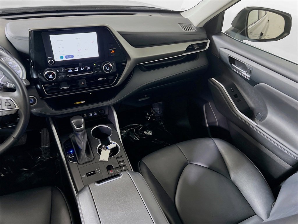 Certified 2024 Toyota Highlander XLE image 22