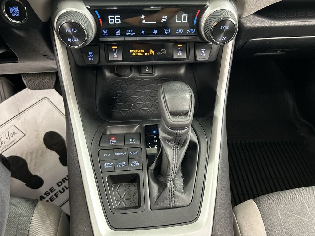 Used 2022 Toyota RAV4 XLE w/ Convenience Package AWD/4WD image 17