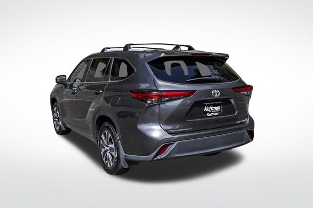 Used 2023 Toyota Highlander XLE AWD/4WD image 10