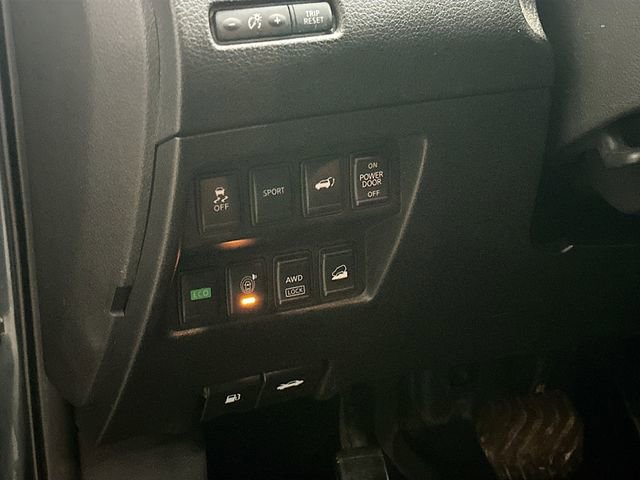 Used 2015 Nissan Rogue SV w/ SV Premium Package image 11