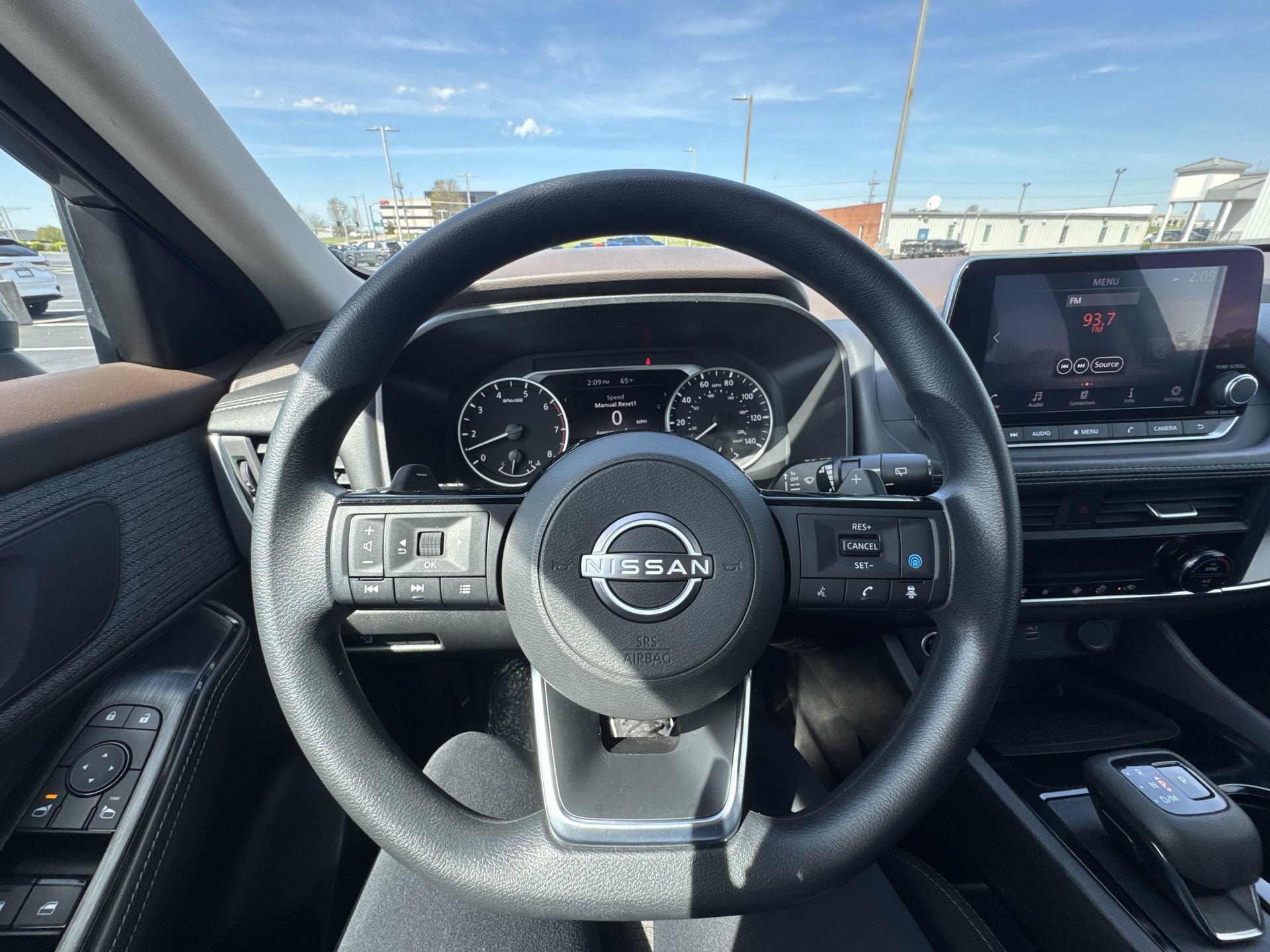Used 2023 Nissan Rogue SV AWD/4WD image 14