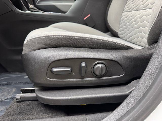 Used 2018 Chevrolet Equinox LT image 10