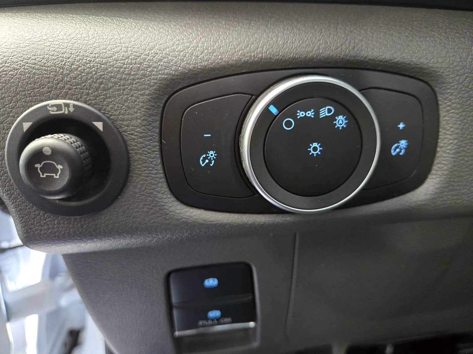 Used 2023 Ford E-Transit Low Roof image 13