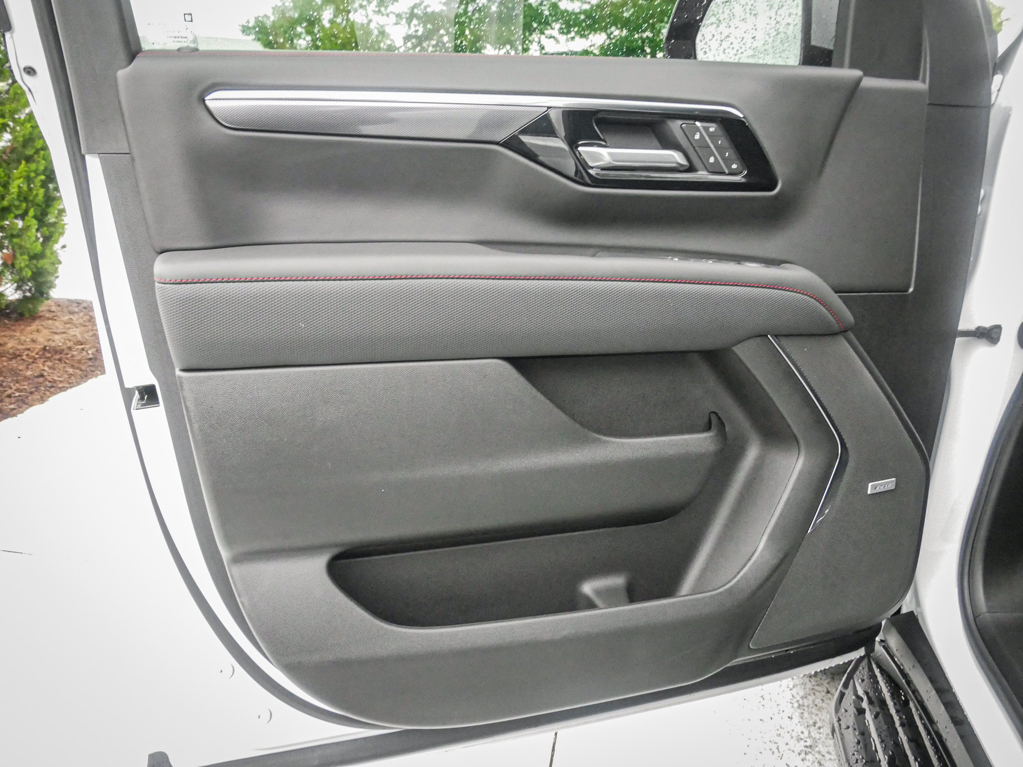 Used 2026 Chevrolet Tahoe RST w/ Comfort Package AWD/4WD image 14