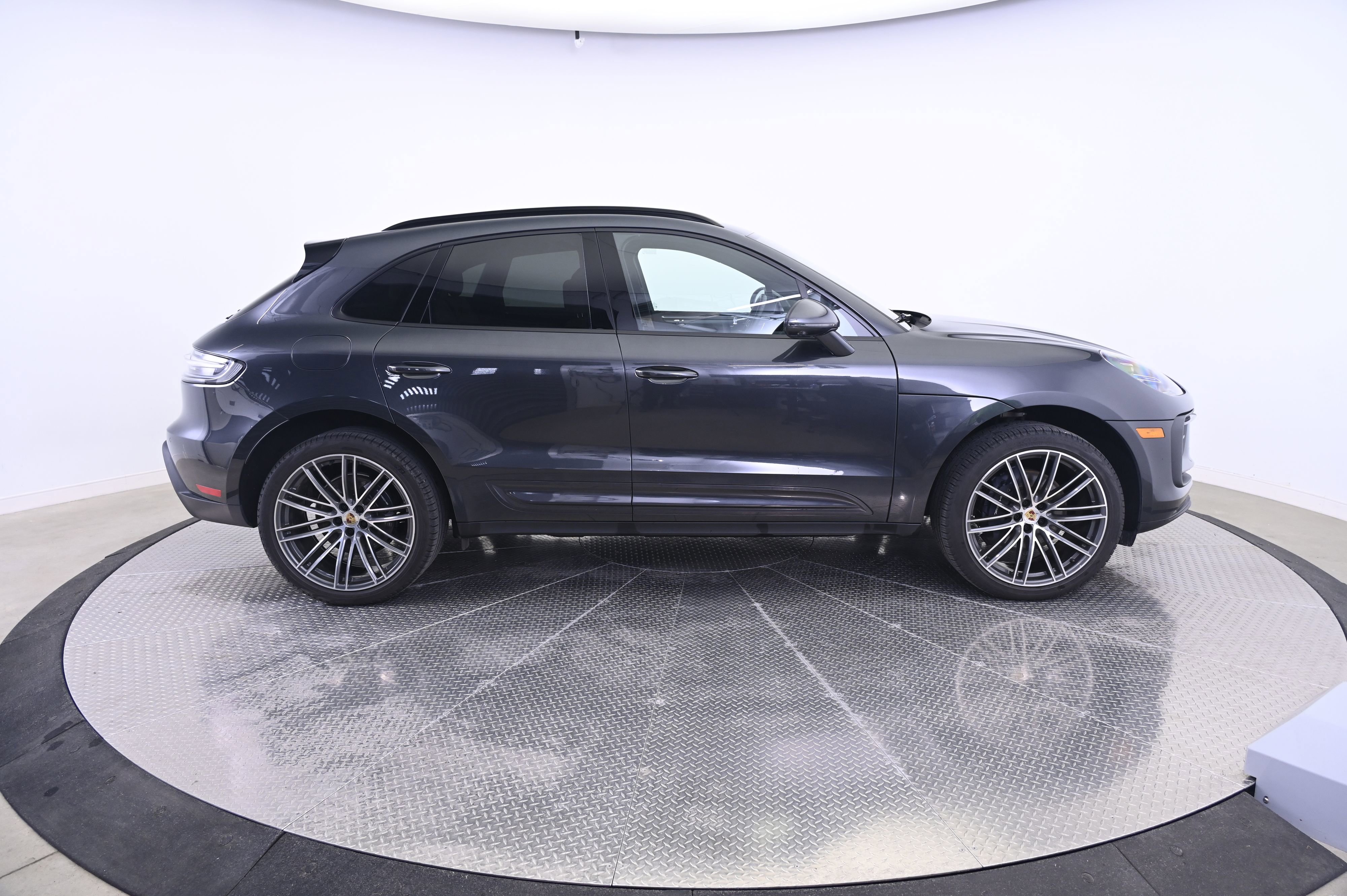Certified 2024 Porsche Macan image 8