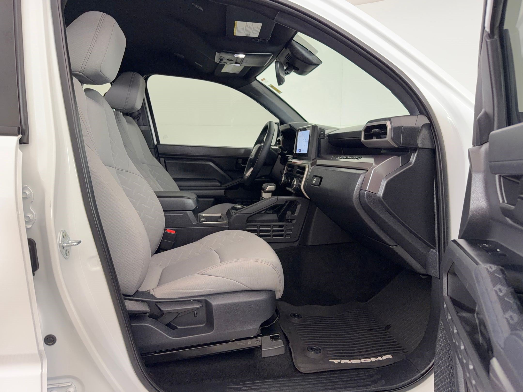 Used 2025 Toyota Tacoma SR5 AWD/4WD image 25