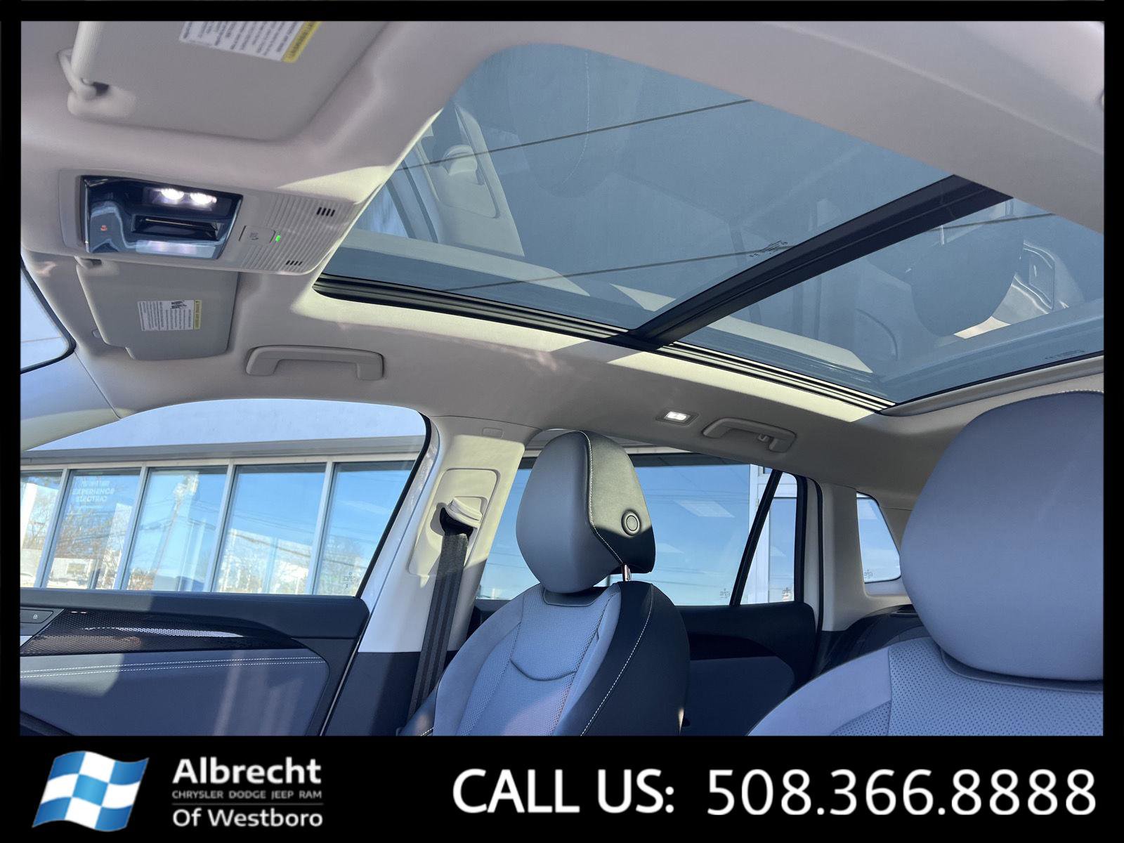 Used 2025 Volkswagen Tiguan SE image 31