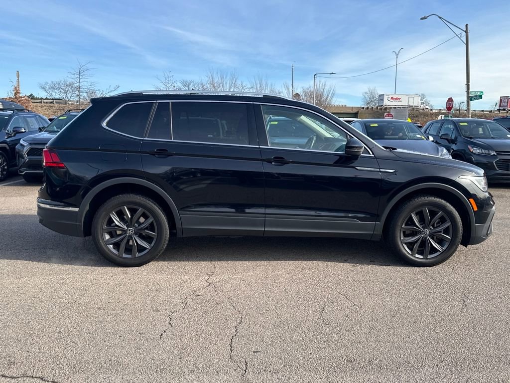 Used 2022 Volkswagen Tiguan SE w/ Panoramic Sunroof Package image 10