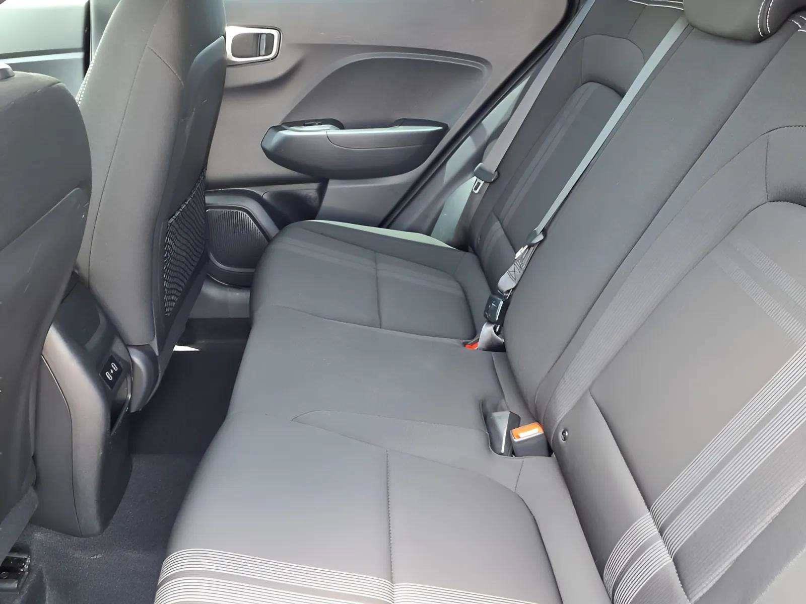 Certified 2024 Hyundai Venue SEL FWD image 10