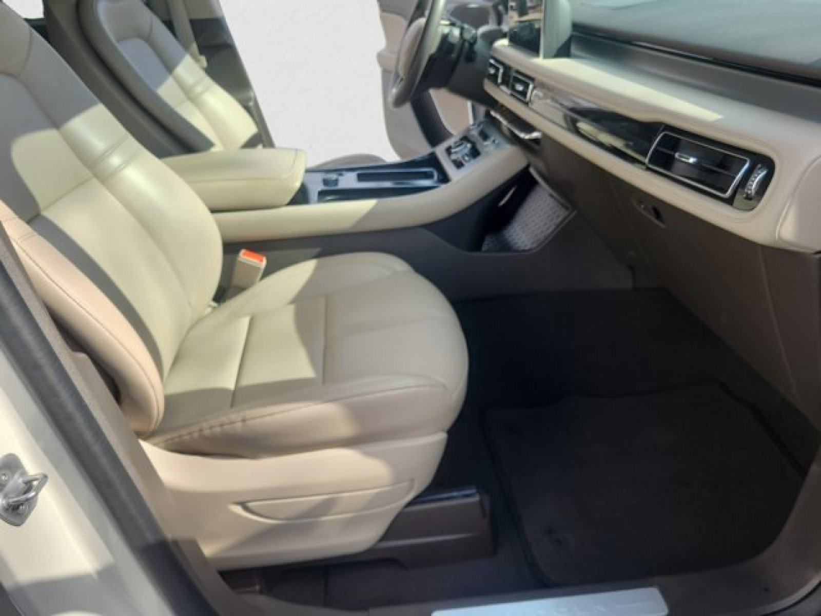 Used 2021 Lincoln Aviator AWD w/ Class IV Trailer Tow Package image 21