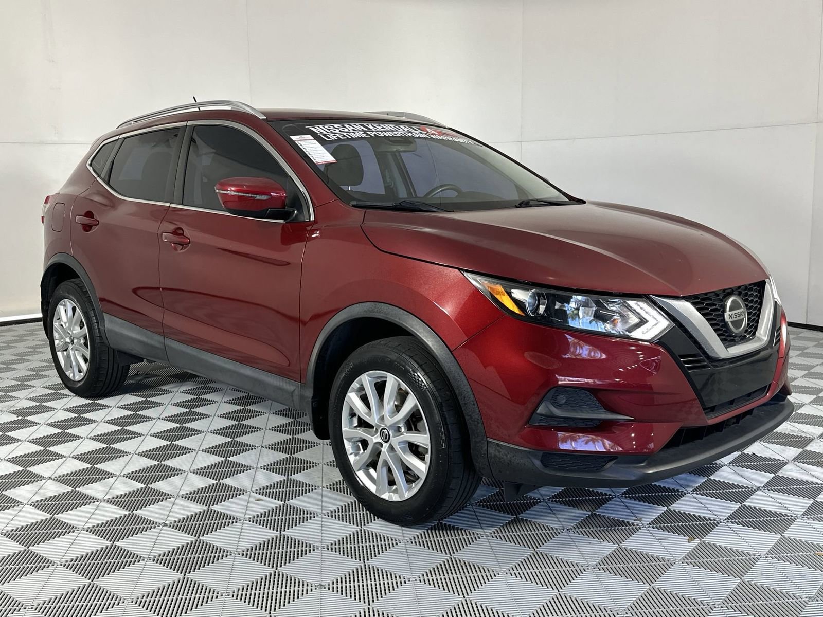 Used 2020 Nissan Rogue Sport SV FWD image 2