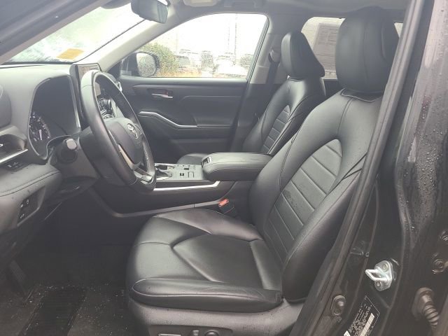 Used 2024 Toyota Highlander XLE image 17