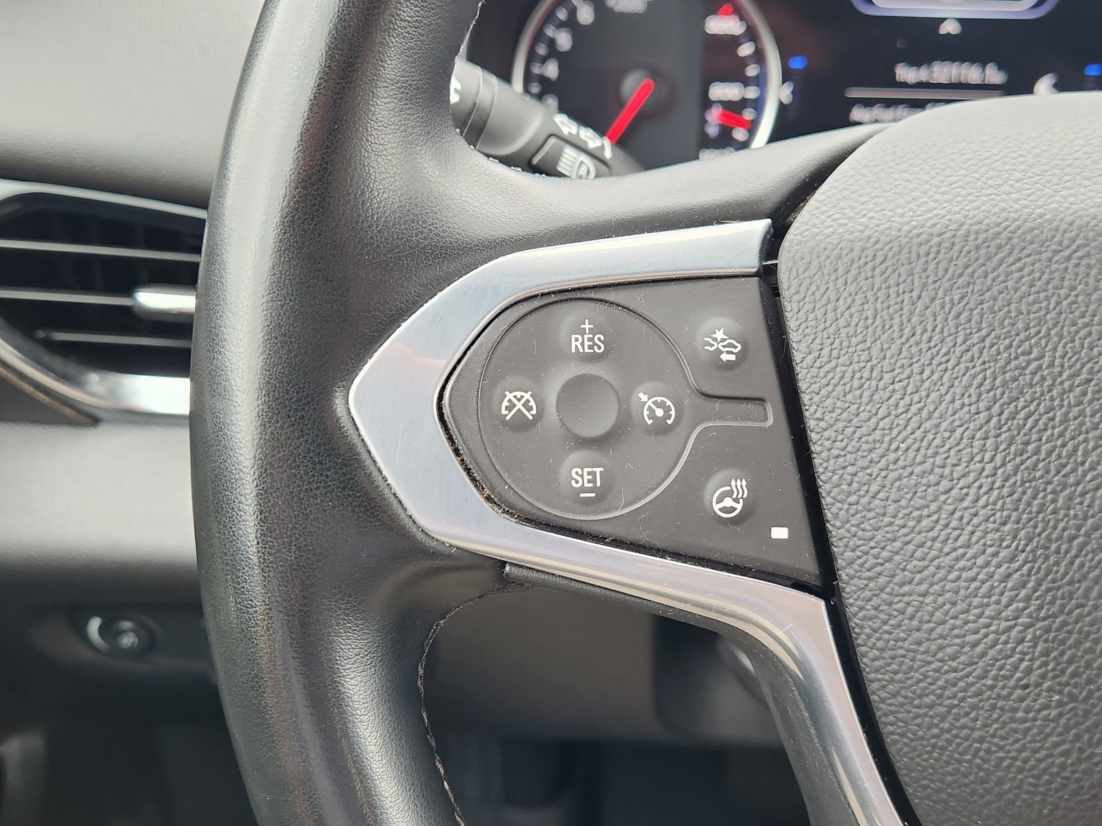 Used 2023 Chevrolet Traverse Premier w/ LPO, Roadside Safety Package FWD image 32