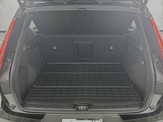 Used 2023 Volvo XC40 B5 Plus w/ Driver Assist Package AWD/4WD image 25