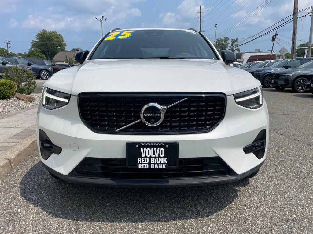 Certified 2025 Volvo XC40 B5 Plus AWD/4WD image 8