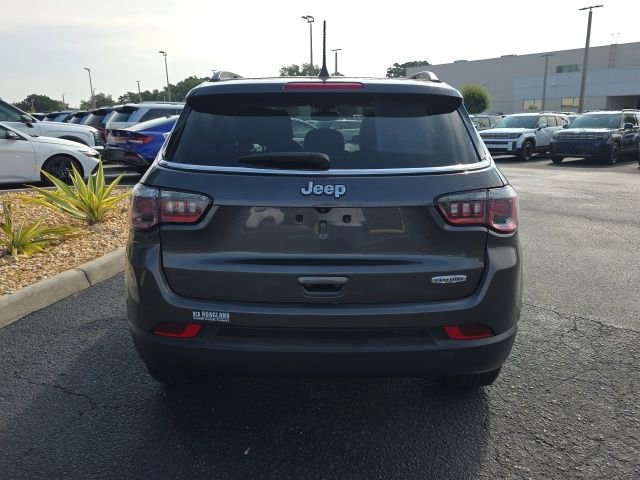 Used 2017 Jeep Compass Latitude w/ Popular Equipment Group FWD image 13