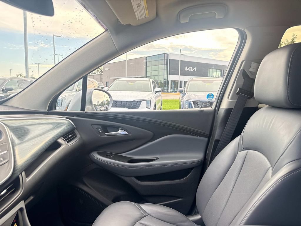 Used 2019 Buick Envision Essence FWD image 22