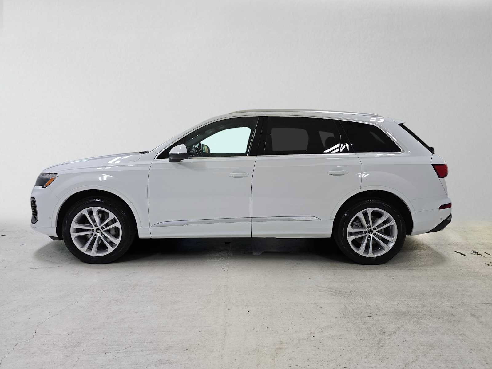 Used 2025 Audi Q7 3.0T Premium Plus AWD/4WD image 6