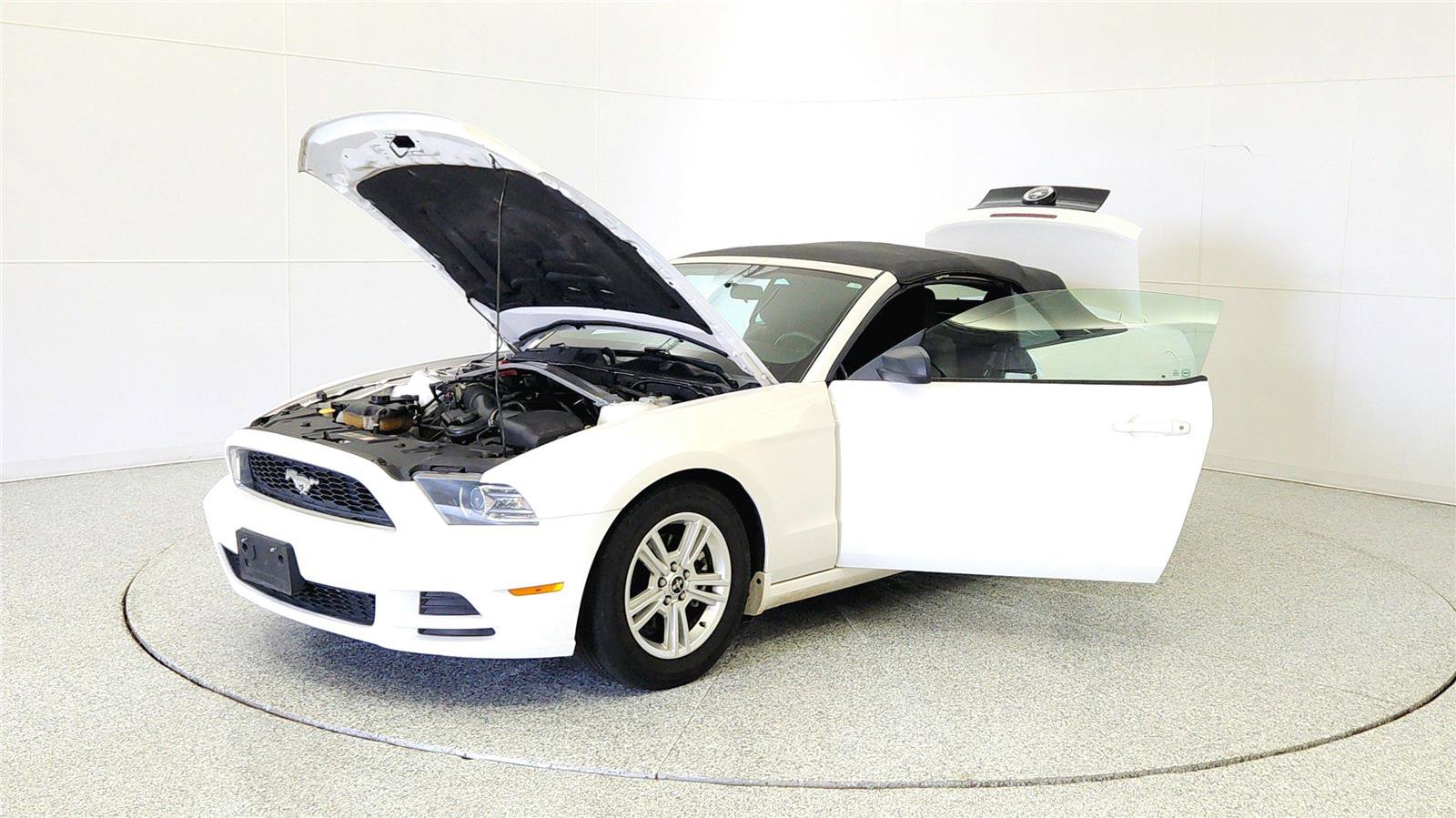 Used 2013 Ford Mustang Convertible image 10