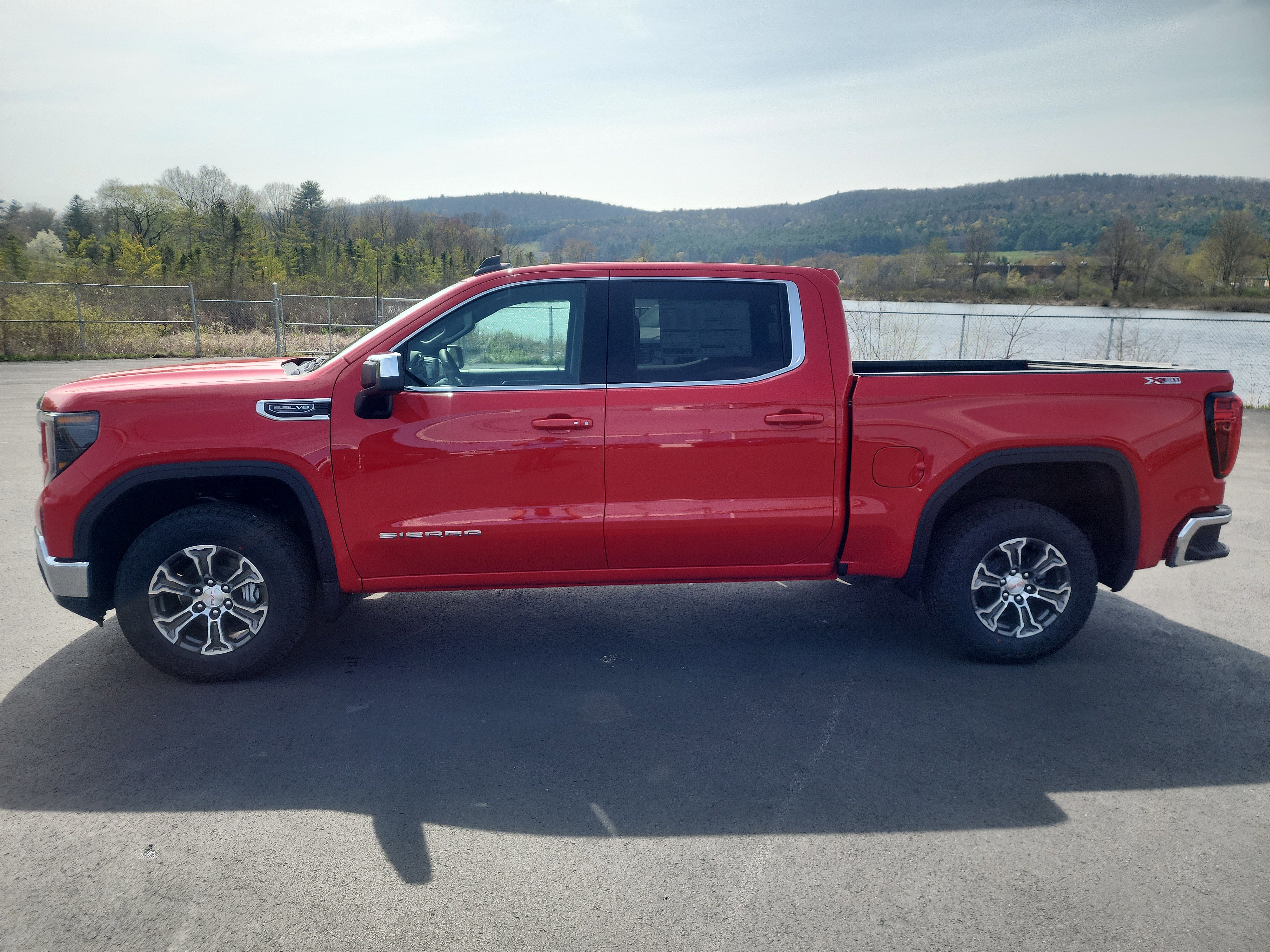 New 2025 GMC Sierra 1500 SLE w/ X31 Off-Road Package image 5